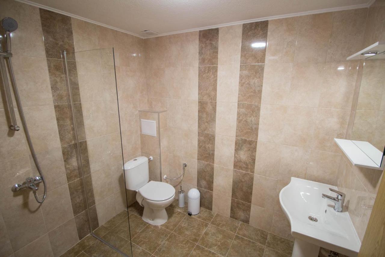 דבין Evridika Hotel מראה חיצוני תמונה