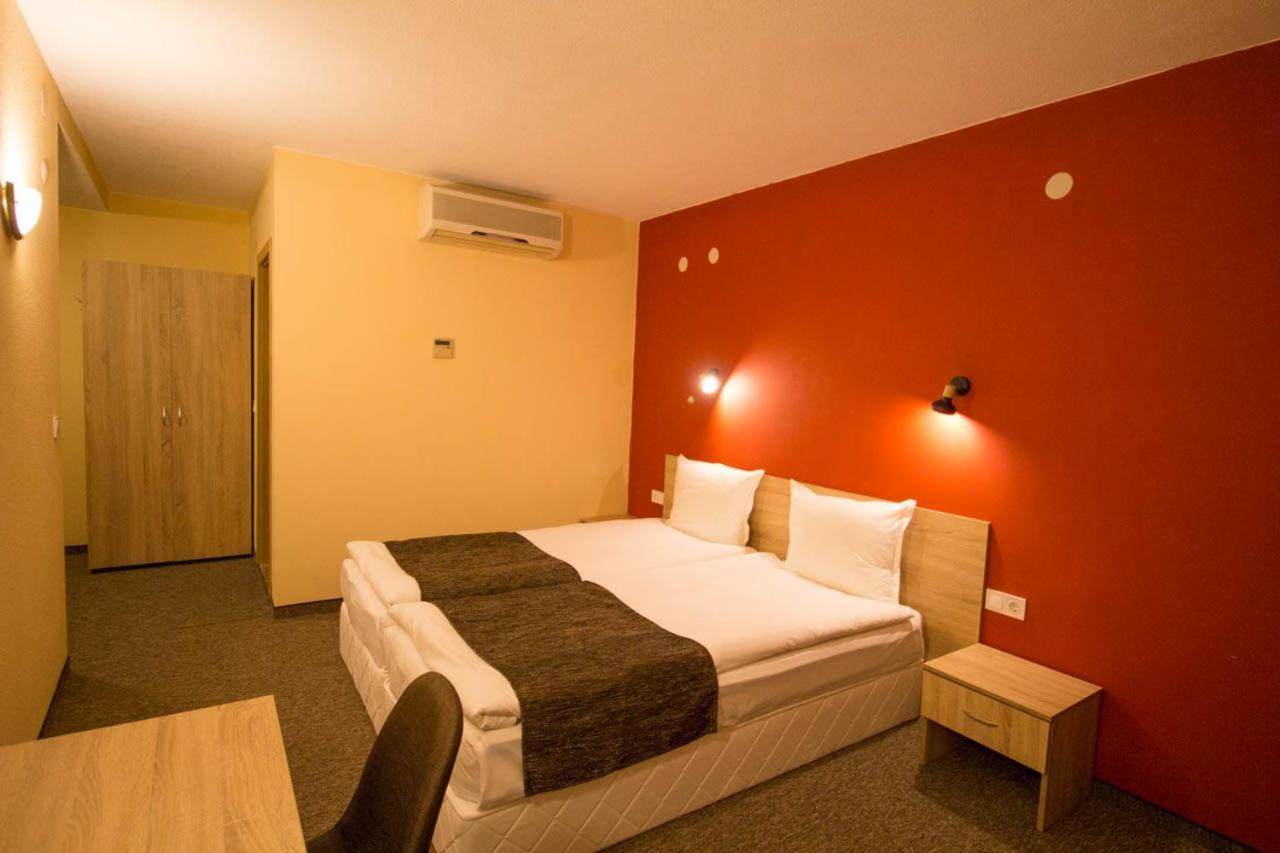 דבין Evridika Hotel מראה חיצוני תמונה