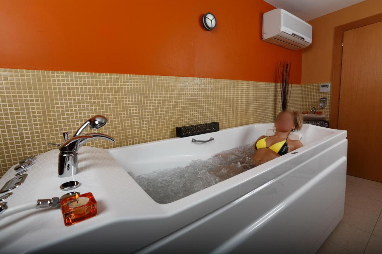 דבין Evridika Hotel מראה חיצוני תמונה