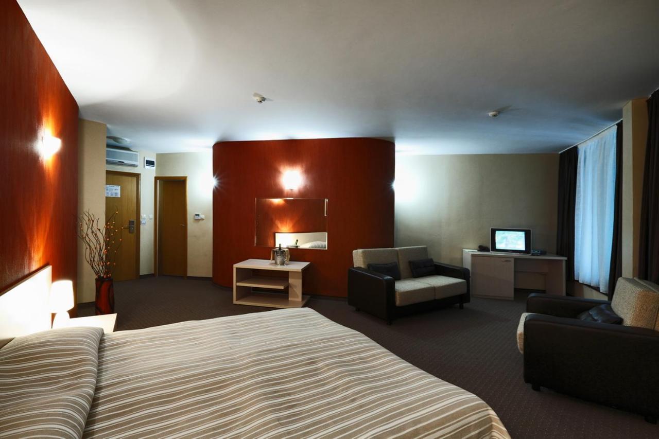דבין Evridika Hotel מראה חיצוני תמונה