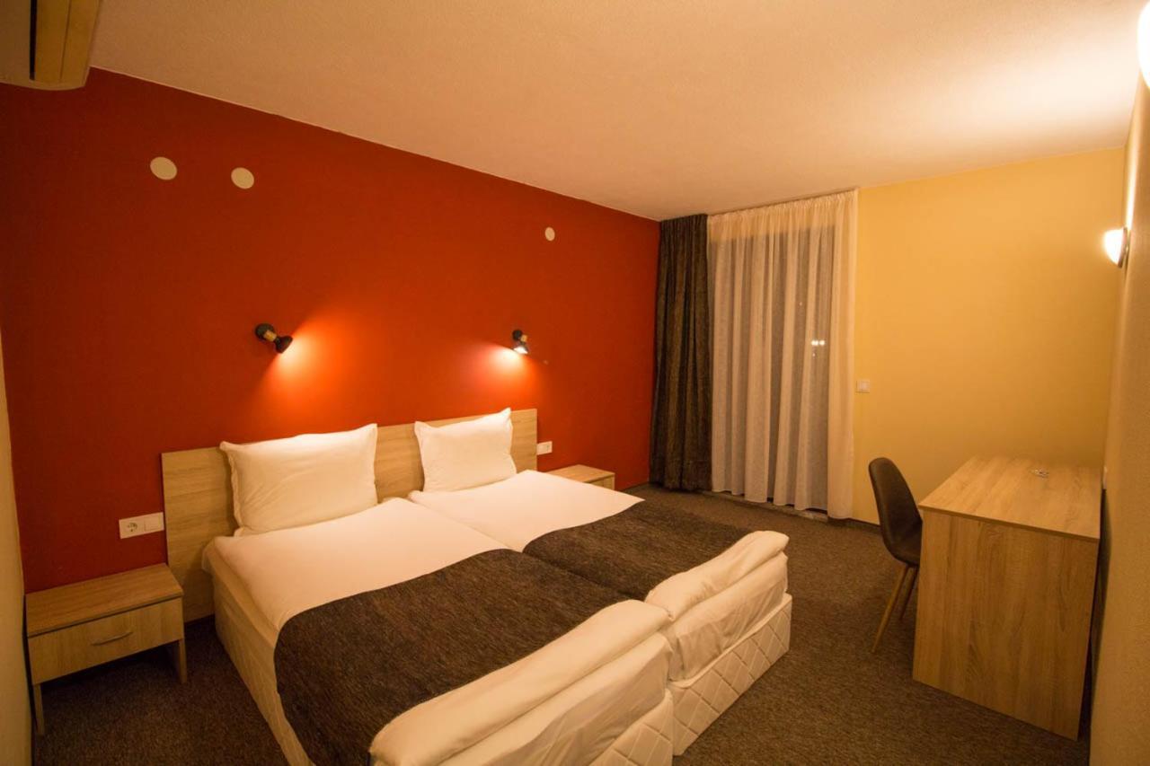 דבין Evridika Hotel מראה חיצוני תמונה