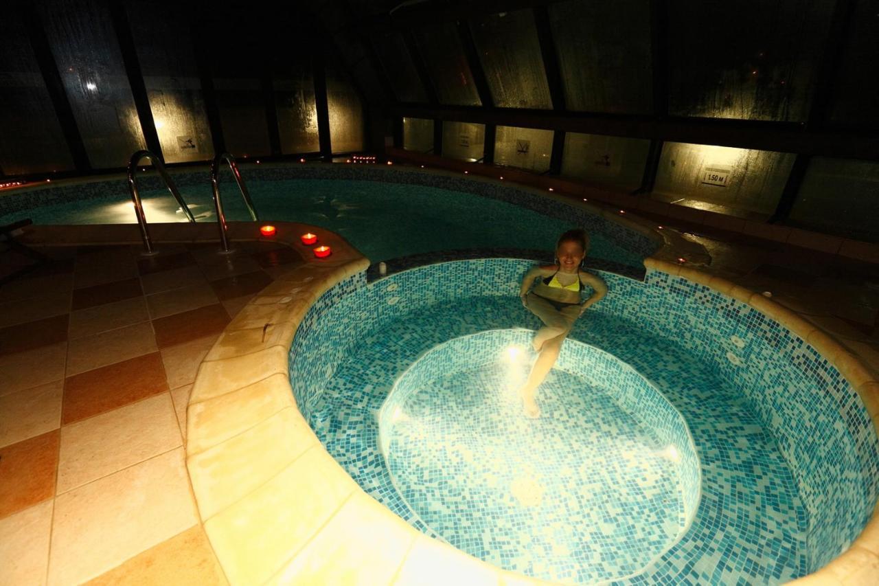 דבין Evridika Hotel מראה חיצוני תמונה
