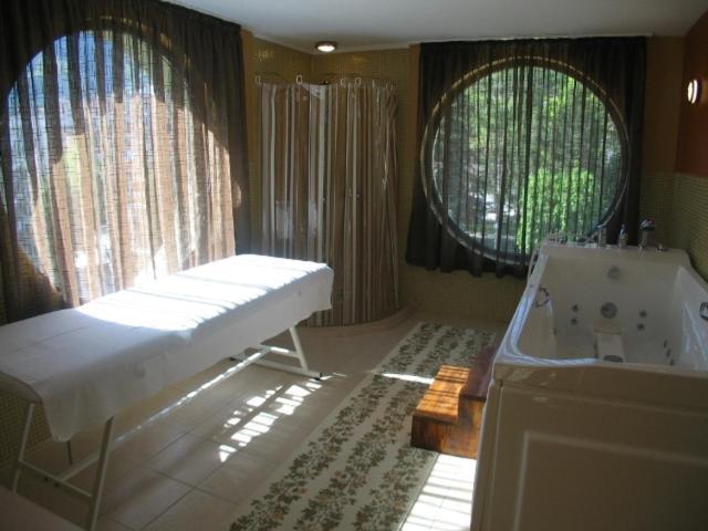 דבין Evridika Hotel מראה חיצוני תמונה